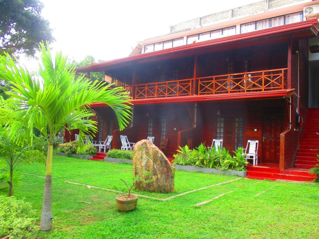 On The Rock Hotel Banduramulla ภายนอก รูปภาพ